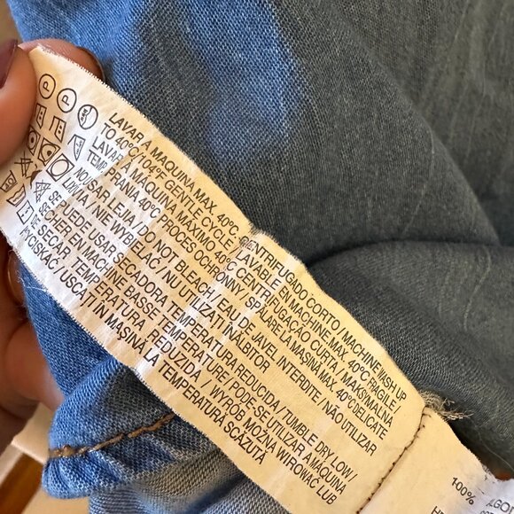 Pull & Bear Chambray / Denim-Like Button Down Shirt - Medium - Picture 7 of 8